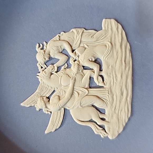 Vintage Wedgewood Blue Jasperware Pegasus Grapevine Small Plate / Trinket Dish - Picture 2 of 5